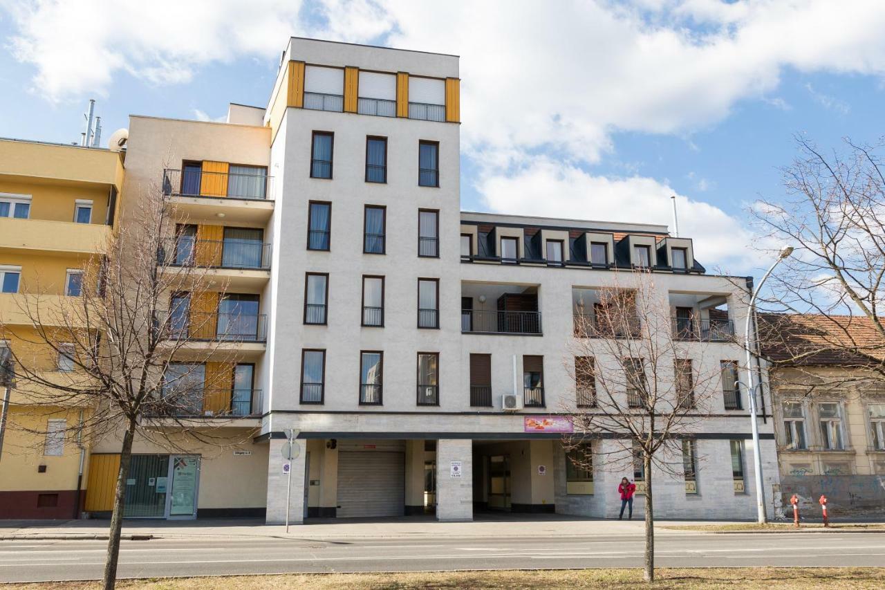 Mse Apartman Miskolc Bagian luar foto